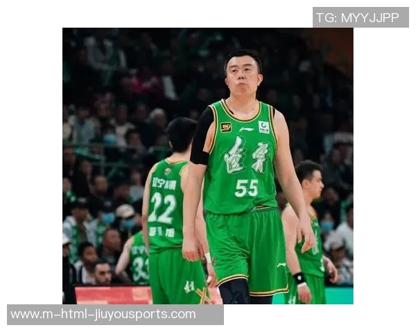 韩德君：从篮球新星到中国男篮的中流砥柱之路与辉煌成就分析